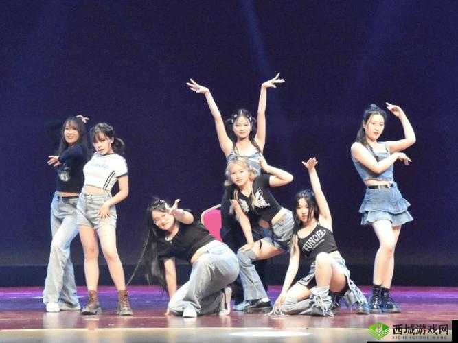 02 年舞蹈生一 C 到底:青春追梦展现绝美风采