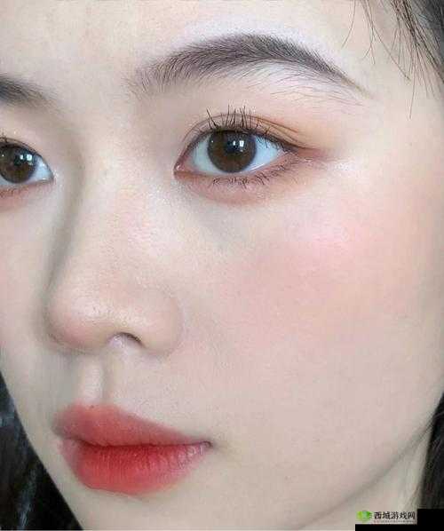 让你的妆容持久动人:玉女桃花轻蜜粉定妆,打造完美妆容的秘密武器