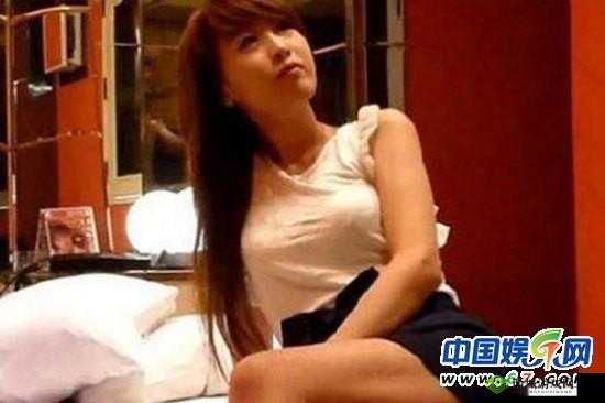 解开胸罩抽插蜜洞：探索私密领域的激情与诱惑