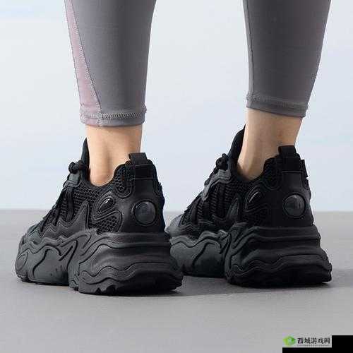 三叶草 gy3543 时尚运动系列：舒适与性能的完美结合