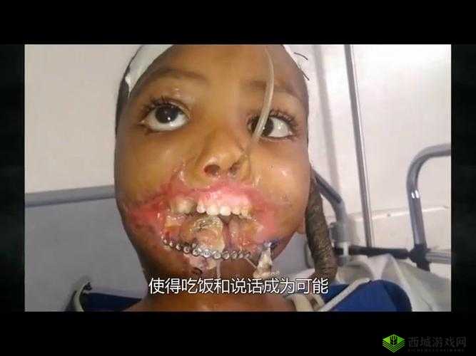 人物形象奇特：一边伸舌头一边快速喘气的怪异表现