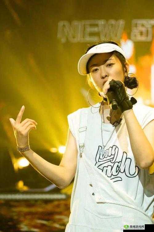 12 岁女 RAPPER：未成年说唱新星的音乐梦想