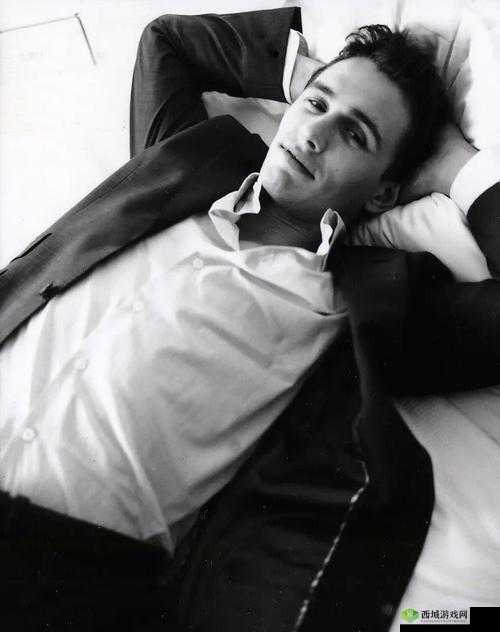 JAMES FRANCO：探索艺术与表演的多面人生