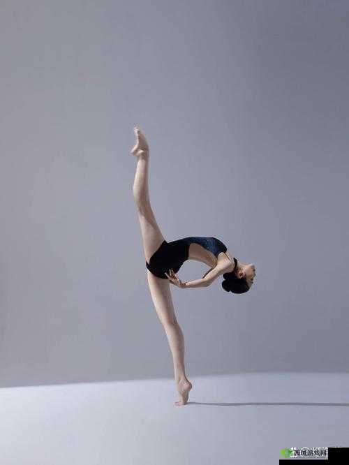 刷女舞蹈生脚底心：探索舞蹈艺术与身体接触的边界