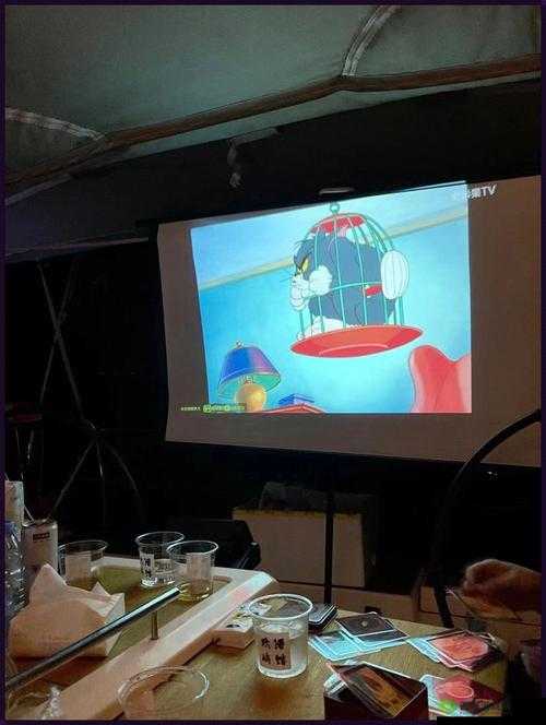 凌晨三点一个人看高清电视剧好吗:这种行为是否可取呢