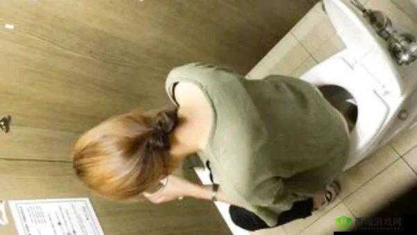 极品厕拍:窥探隐私的极度私密行为