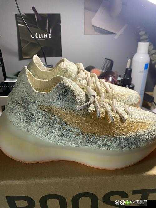 Yeezy380 蜜桃粉与白色：时尚潮流引领者的独特魅力展现