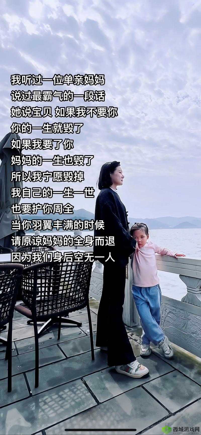 从后面抱着妈妈突然脸一红：家庭温馨瞬间的意外情感流露