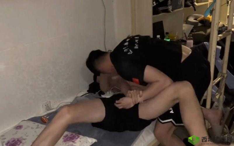 大学生情侣在宿舍的激情夜,是否影响了室友的休息?