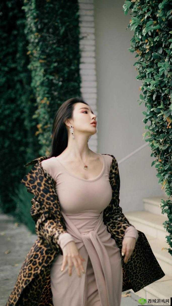 张雨欣艺术欣赏:探索她的独特创作风格与视觉表达深度解析