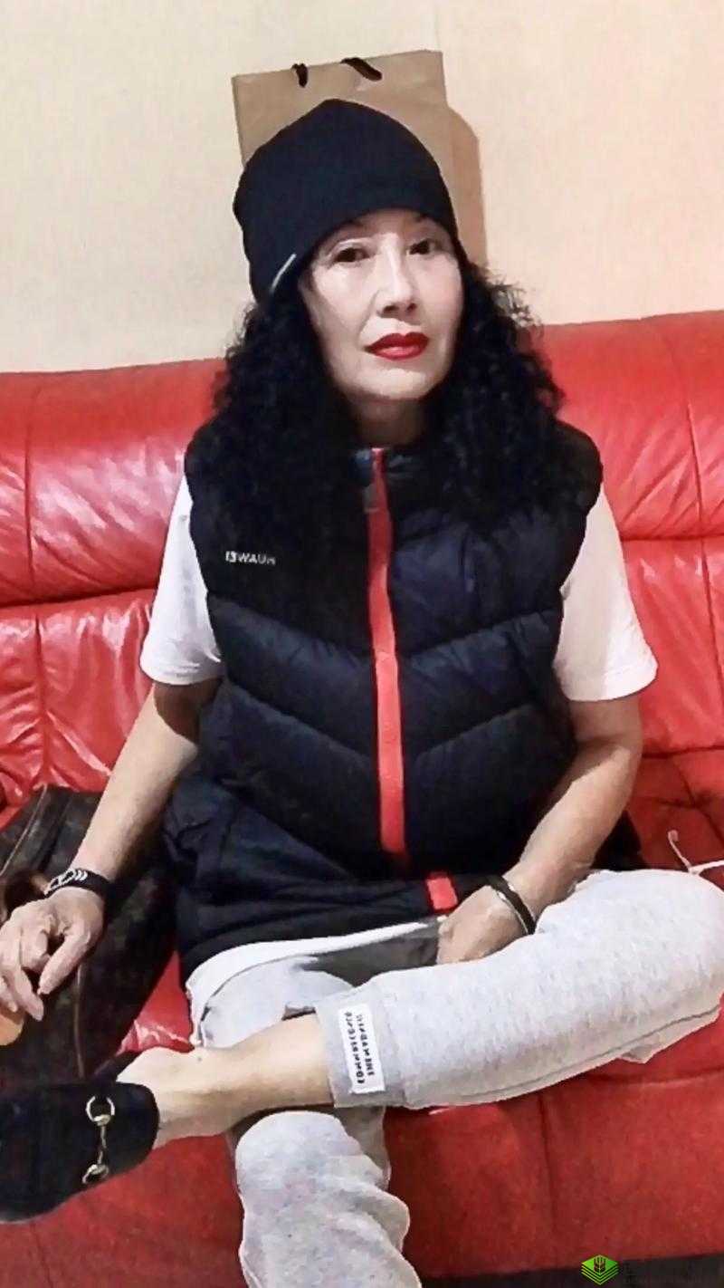 60岁老妇videoXXX引发热议:探讨年龄与网络文化的碰撞与思考