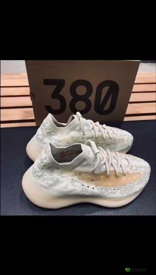 yeezy 蜜桃满天星价格：XXXXX 元