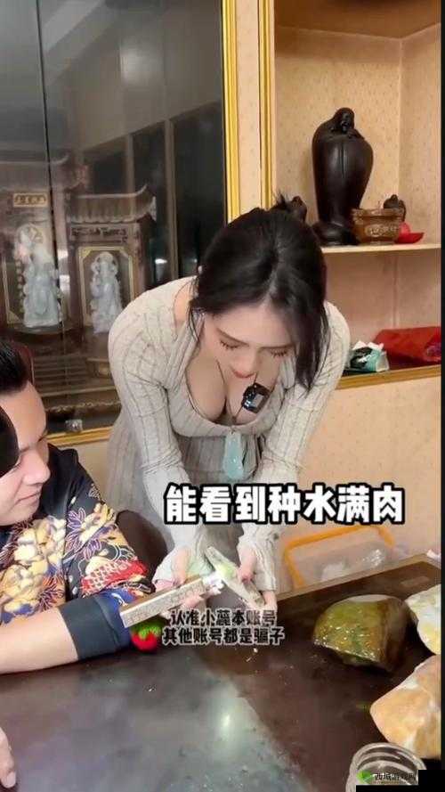 一弯腰白球球就出来了到底是什么情况引发众人好奇